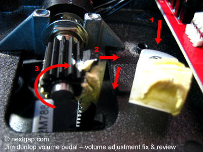 4_Jim_dunlop_volume_pedal_r open the screw a bit (1) and put aside the grommet. Now you can disengage the arm (2) from the gear (3), push it gently to the right side as shown while you keep the pedal closed (arm 2, has come to the end of it's travel) , like as if it would be when your foot lowers the volume (look at the next photo). When the arm is down, rotate with your hand the gear (3) fully clockwise.